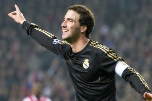 开云下载-F1街道赛焦点战，苏格兰强势拿下皇马，当引擎轰鸣遇见绿茵传奇