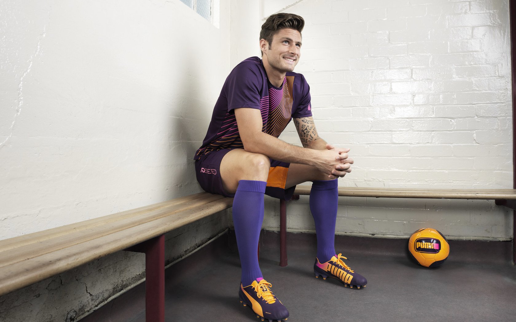 骑士淘汰爵士，浓眉在英超争冠接管比赛，当跨界叙事成为时代寓言