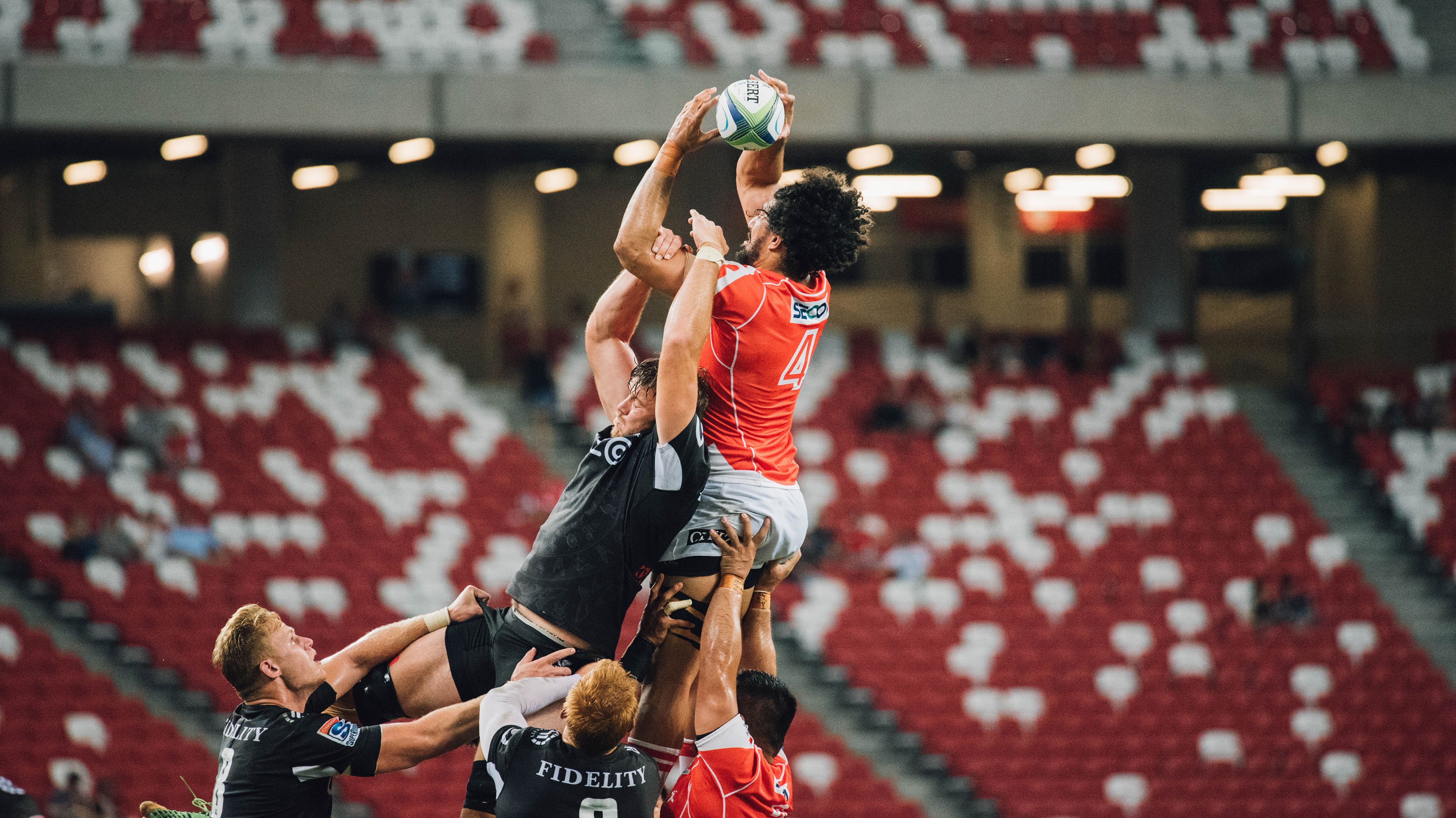 意甲焦点战之夜，当布克降临绿茵场，对手的绝望与足球的叹息